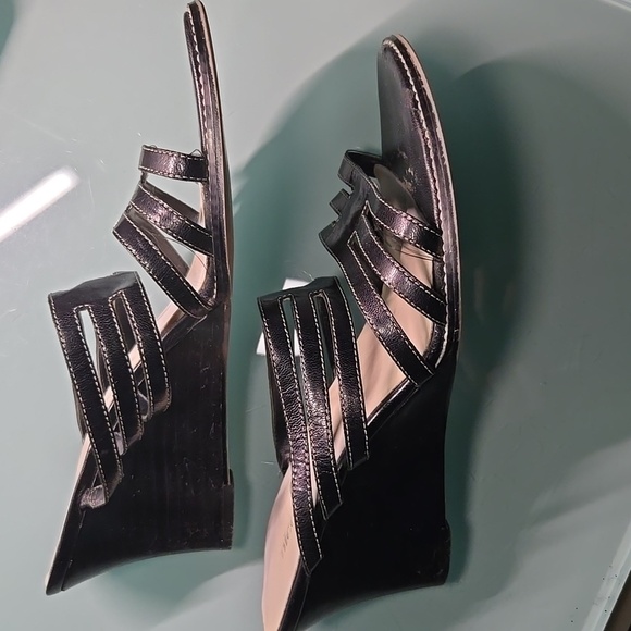 Nicole Padlock Black Leather Strappy Wedge Sandals. Size 9 - Picture 2 of 9
